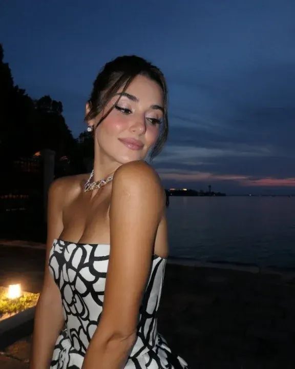 Hande Erçel, Ünlü Kozmetik Markası Flormar’ın Yeni Yüzü Oldu