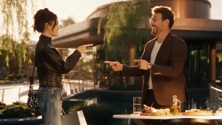 Hande Erçel ve Danilo Zanna Florentia Village Reklamında Buluştu
