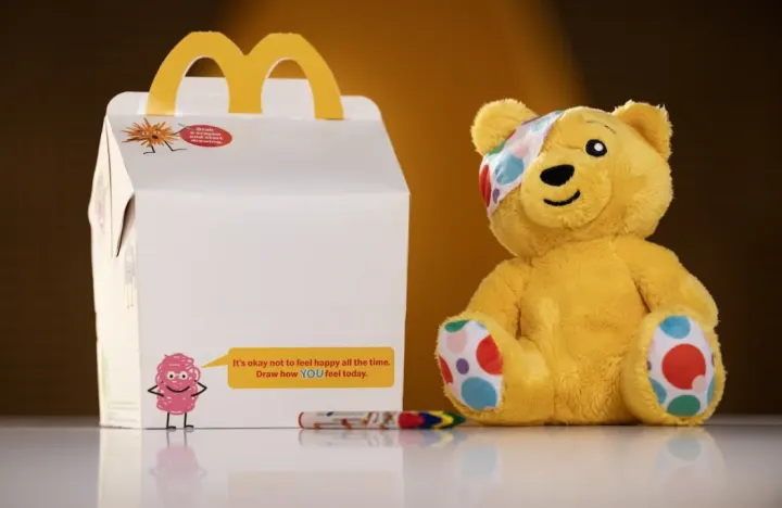 McDonald’s’tan Yaratıcı Kampanya: Happy Meal Kutuları Artık Çocuklar İçin Birer Tuval